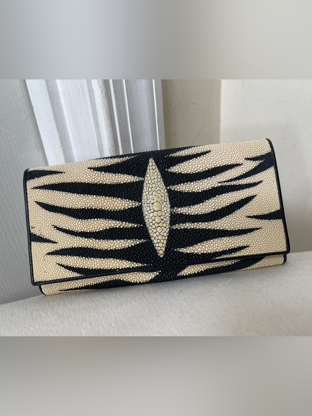 Stingray genuine Skin Leather Wallet- Cream & Black